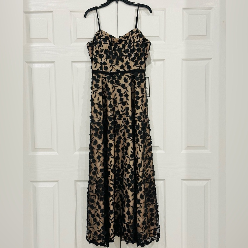 Xscape 3D Flower Sleeveless Gown in Black/Nude